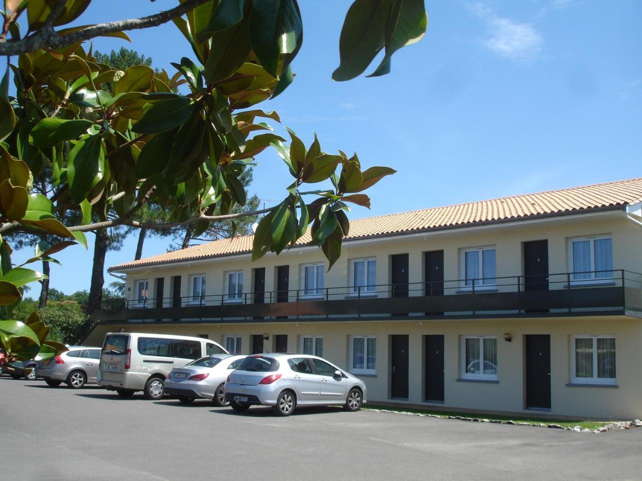 Hôtel Restaurant Les Bruyères Saint-Médard-en-Jalles Exterior foto